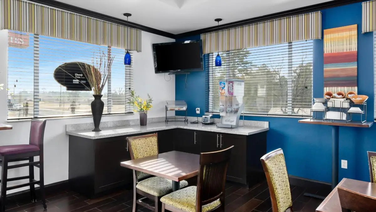 Belmont Inn and Suites 5